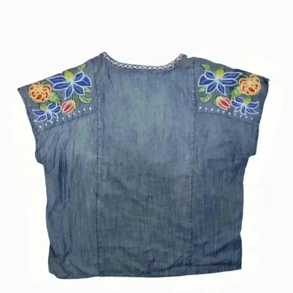 Double D Ranch Yoakum Texas Linen Blend Chambray Denim Floral Embroidered Top - Picture 3 of 5